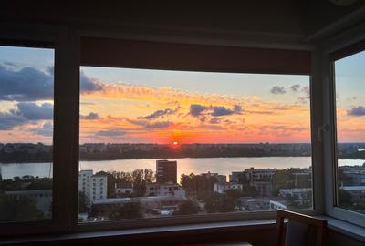 Apartament cu 4 camere decomandat, mobilat în Faleza Nord