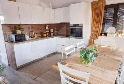 Casă cu 5 camere cu Teren 348 Mp în Giroc