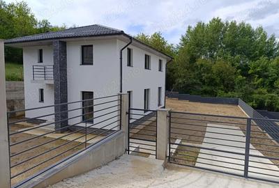 Casă cu Teren 663 Mp în Argeșelu - 5