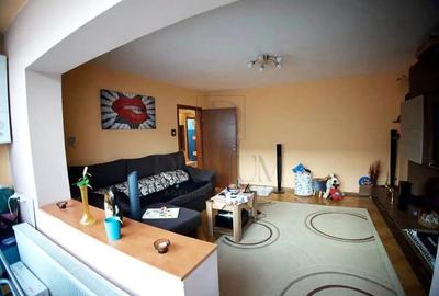 Apartament cu 3 camere decomandat, mobilat în Bucovina