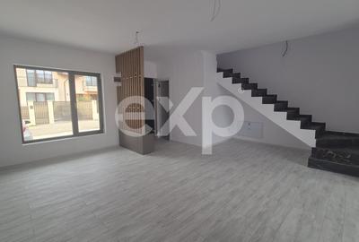 Casă cu 4 camere cu Canalizare în Trivale - 1