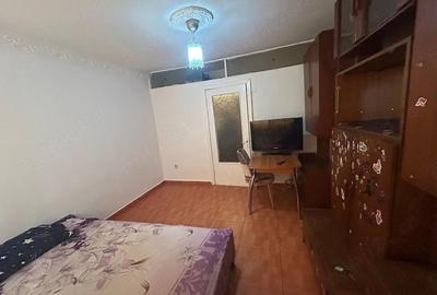 Garsonieră decomandată în CET - 7