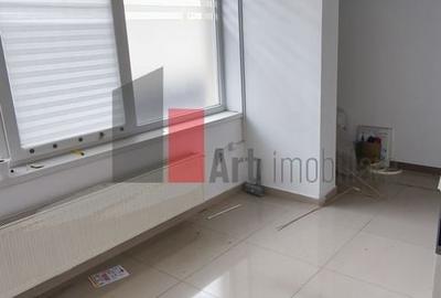 Spațiu comercial, de 200 mp, în Central - 2