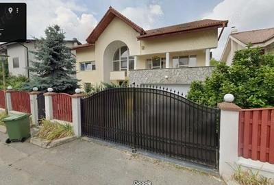 Casă cu Teren 900 Mp în Central - 2