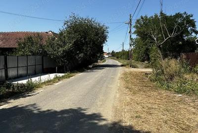 Casă cu Teren 900 Mp în Bicaci