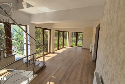 Casă cu 9 camere cu Teren 510 Mp în Crevedia