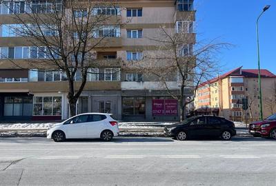 Spațiu comercial, de 120 mp, în Noua - 8