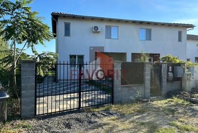 Casă individuală cu 4 camere cu Canalizare în Sânandrei