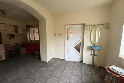 Bocsa Romana, Casa 8 Incaperi, Strada Principala. - 9