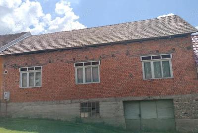 Casă cu 4 camere cu Teren 1032 Mp în Târnova