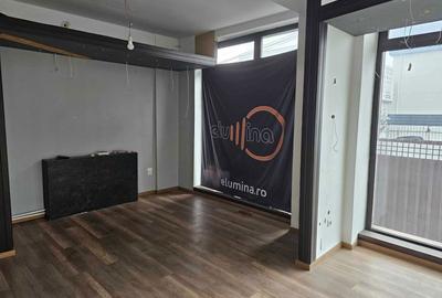 Spațiu comercial, de 102 mp, în Central - 4