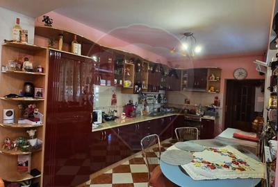 Casa cu etaj deosebita in Chisineu-Cris - un camin creat cu suflet - 2