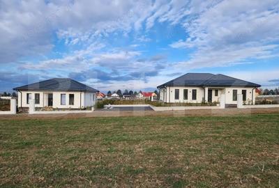 Casă cu 3 camere cu Teren 540 Mp în Salcea - 1