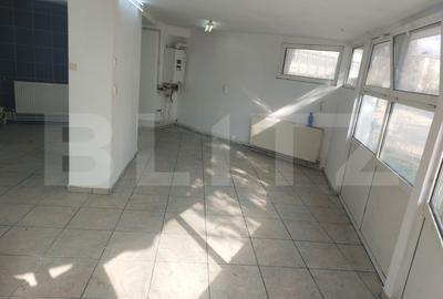 Spatiu comercial de inchiriat cu terasa - 1