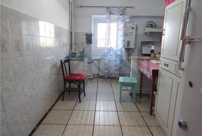 Apartament cu 4 camere decomandat, mobilat în Nicolina - 3
