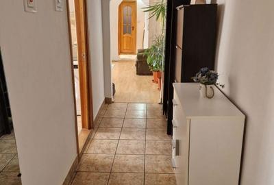 Apartament cu 3 camere semidecomandat în Central - 6