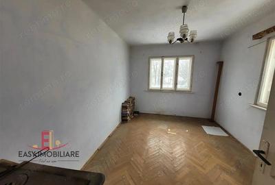 Casă cu Teren 1079 Mp în Livezeni - 2