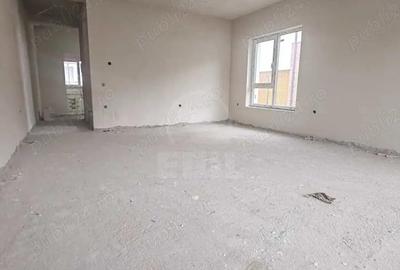 Casă cu 5 camere cu Teren 235 Mp în Central