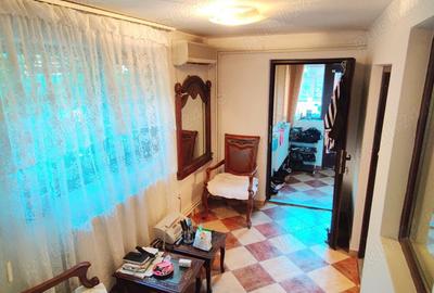 Casa la curte de vanzare in Bucure?ti Noi Sector 1 - 4