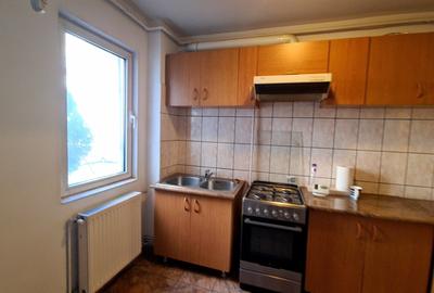 Apartament cu 3 camere semidecomandat, mobilat în Gării