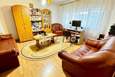 Apartament cu 3 camere decomandat, mobilat în Central