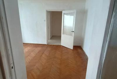 De vanzare apartament cu 2 camere semidecomandat Sinaia - 3