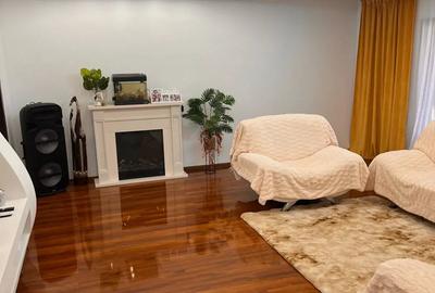 Casă cu Teren 1300 Mp în Albești - 1