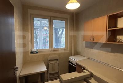 Apartament cu 2 camere semidecomandat, mobilat în Pajura