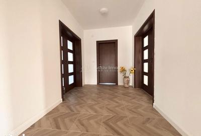 Casă cu 6 camere cu Teren 2310 Mp în Sânmartin - 2