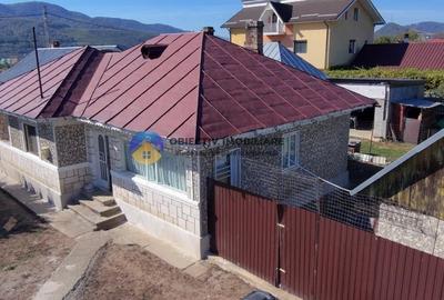 Casa + Teren de Vanzare cu Vedere la Munte - 2