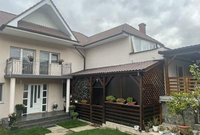 Casă cu 4 camere în Cuvin - 1