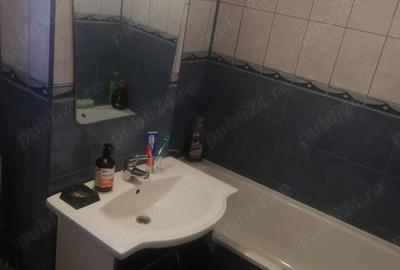 Apartament cu 5 camere decomandat în Dâmbovița