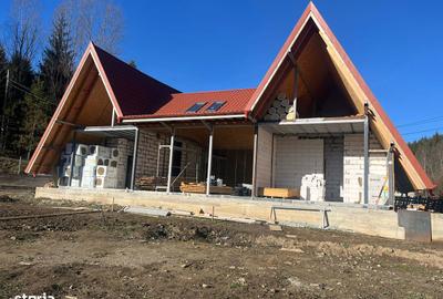 Casă cu 5 camere cu Teren 673 Mp în Tulnici - 1