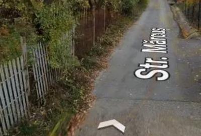 Casă cu 3 camere cu Teren 4696 Mp în Central - 1