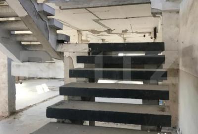 Spațiu comercial, de 780 mp, în Central - 3