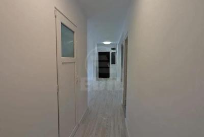 Apartament cu 4 camere semidecomandat în Central