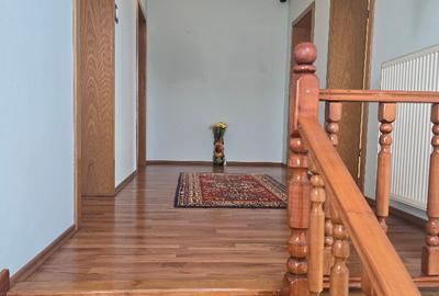 Casă cu 5 camere cu Teren 1159 Mp în Central - 2