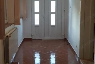 Casă cu 4 camere în Central - 1