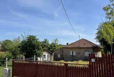 Casă cu 4 camere cu Teren 2000 Mp în Poșta Câlnău