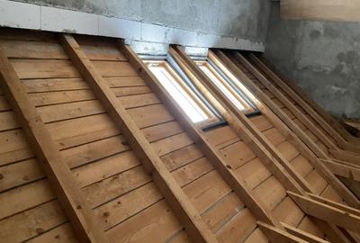 Casă cu Teren 1087 Mp în Poienari - 2