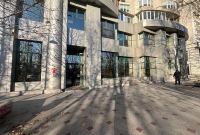 De inchiriat spatiu comercial cu ISU in zona Unirii. Pretabil clinica