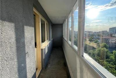 Apartament 3 camere + 2 balcoane cu o priveliste senzationala si pe fata si pe s - 3