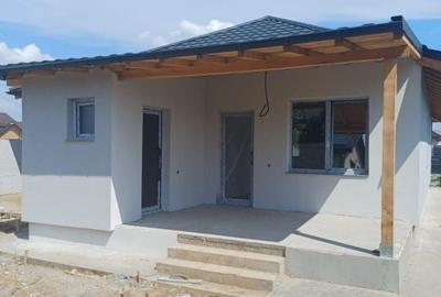 Casă cu 3 camere cu Teren 500 Mp în Malu Mare - 2