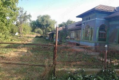 Casă cu 6 camere în Pietroșani - 2