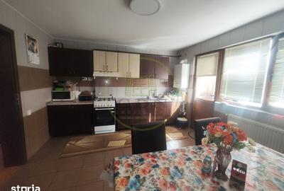 Casă cu 6 camere cu Teren 400 Mp în Podari - 12
