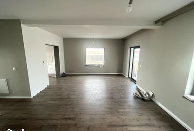 Casă cu 4 camere cu Teren 440 Mp în Tomești - 3