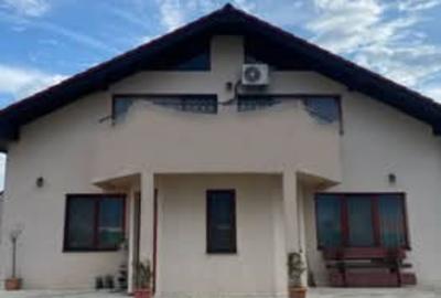 Vând casă  P+M 8 camere Cihei Oradea