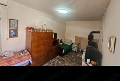 Casă cu 3 camere cu Teren 2084 Mp în Central - 1