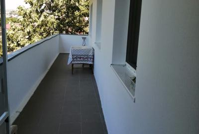 Apartament cu 3 camere decomandat în Nicolina - 2