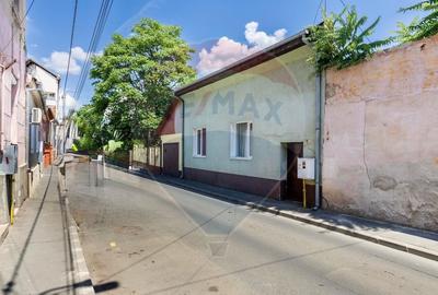 Casa de inchiriat  2 camere, curte intima - zona centrala - 10